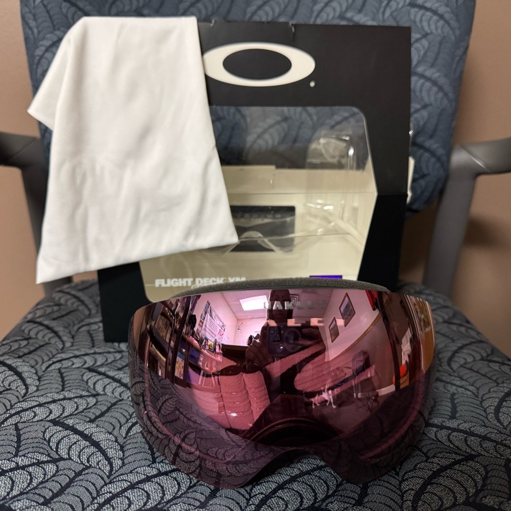 Unisex Oakley Flight Deck Goggles with Rose Lens